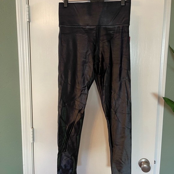 CARBON38 Legging in Takara Shine black size medium new with tags - Picture 7 of 9